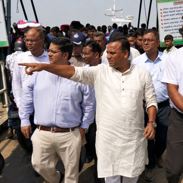 কর্মস্থলে ফেরা যাত্রীদের খোঁজ নিতে ঝটিকা সফরে ভোলায় নৌপরিবহন প্রতিমন্ত্রী