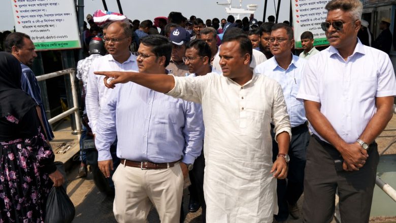কর্মস্থলে ফেরা যাত্রীদের খোঁজ নিতে ঝটিকা সফরে ভোলায় নৌপরিবহন প্রতিমন্ত্রী