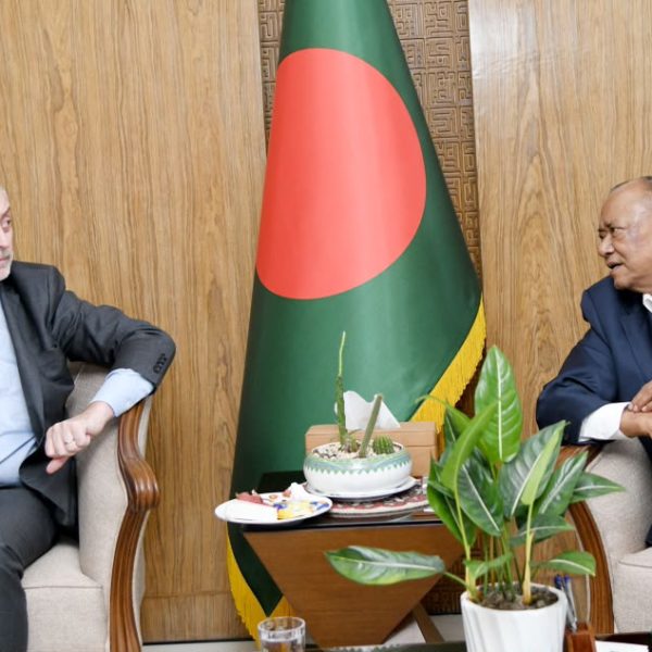 পরিবেশমন্ত্রীর সঙ্গে ইউরোপীয় ইউনিয়নের রাষ্ট্রদূতের সৌজন্যে সাক্ষাৎ
