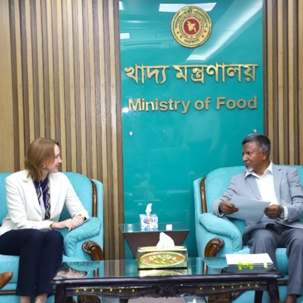 খাদ্য ও জনপ্রশাসন প্রতিমন্ত্রীর সাথে  অস্ট্রেলিয়ার হাইকমিশনারের সাক্ষাৎ