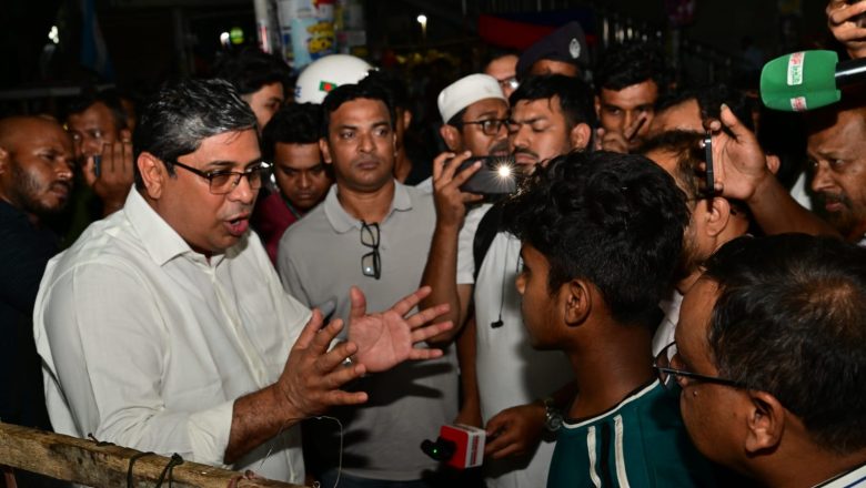 যত্রতত্র ময়লা ফেলা বন্ধে শাহবাগে স্থানীয় সরকার প্রতিমন্ত্রীর ঝটিকা অভিযান